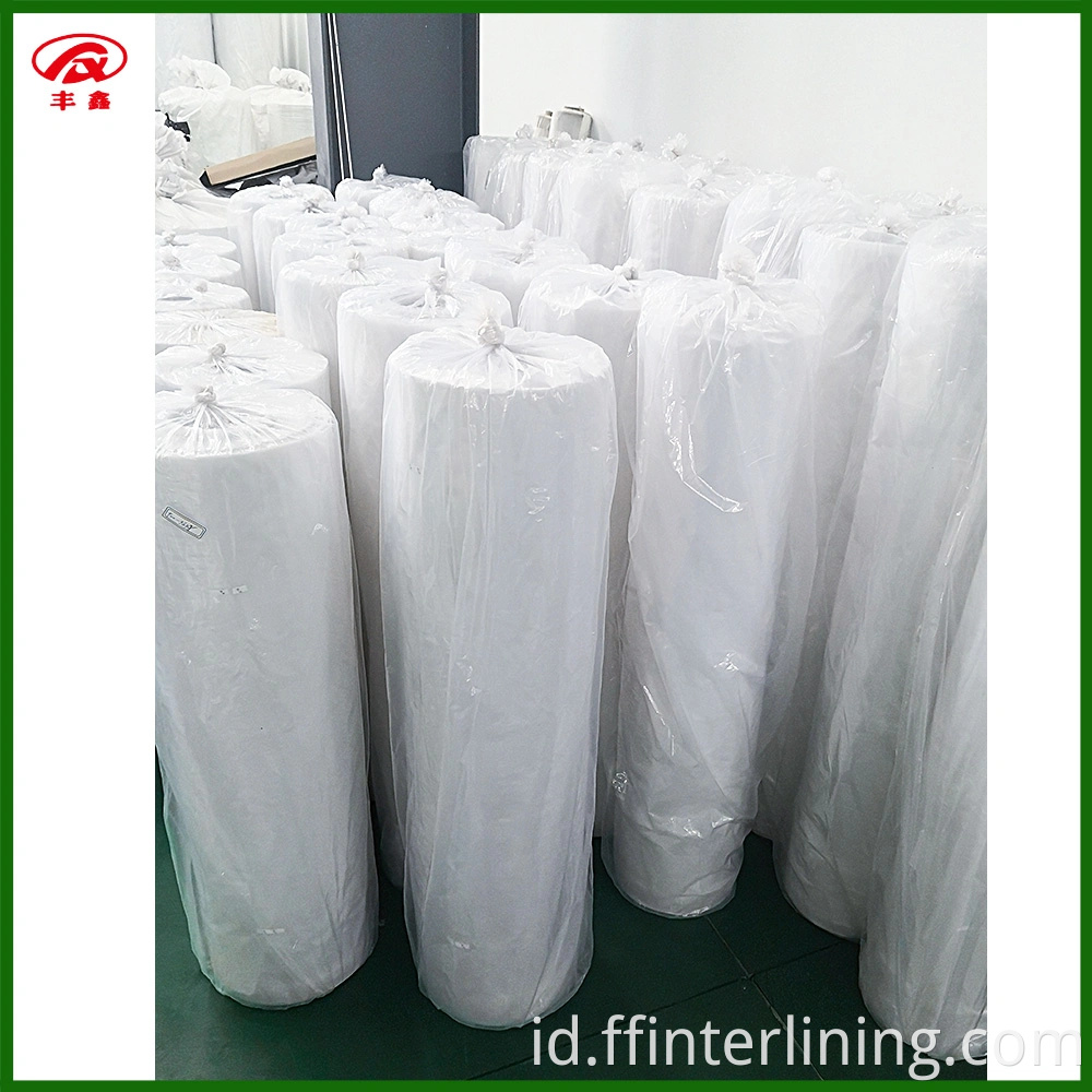 Cina Hot Menjual Teayaway Backing Paper Untuk Gaun Bordir / 100% Katun Nonwoven Interlining Backing Fabric Untuk Pakaian